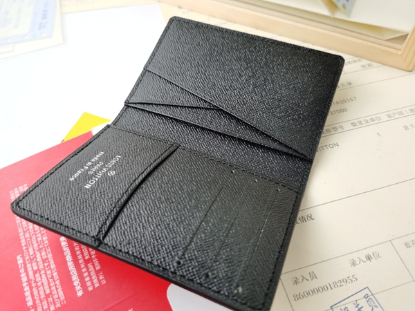 LVコピーウォレット角部分ディテール